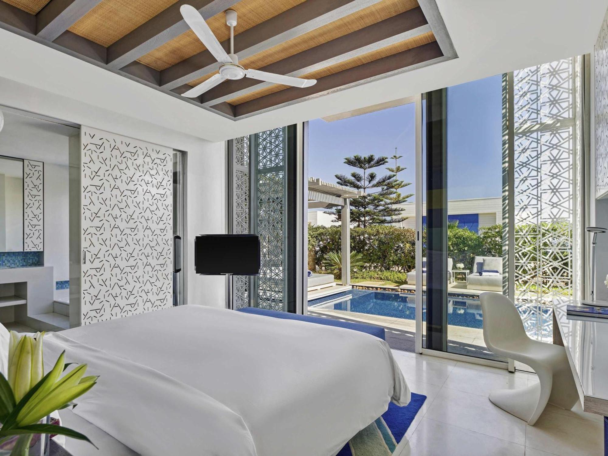 Signature Villa 1 king-size bed 2 twin beds sea view private pool